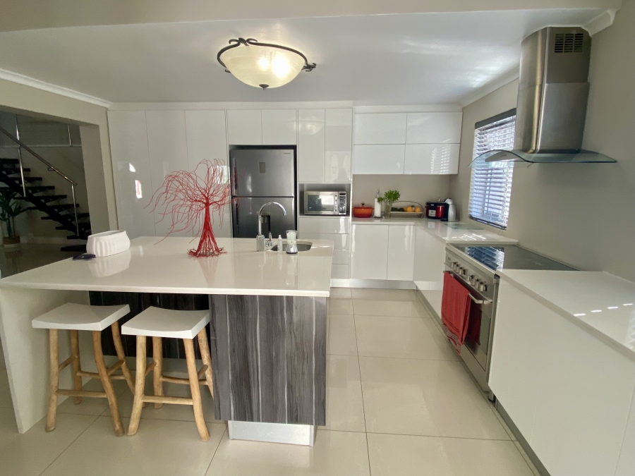 4 Bedroom Property for Sale in Sonstraal Heights Western Cape